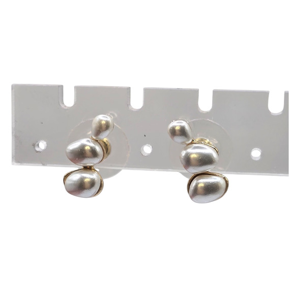Earrings Gold Tone Faux Pearl Cluster Stud Womens Post Back Dainty SKU2410 - Picture 4 of 6